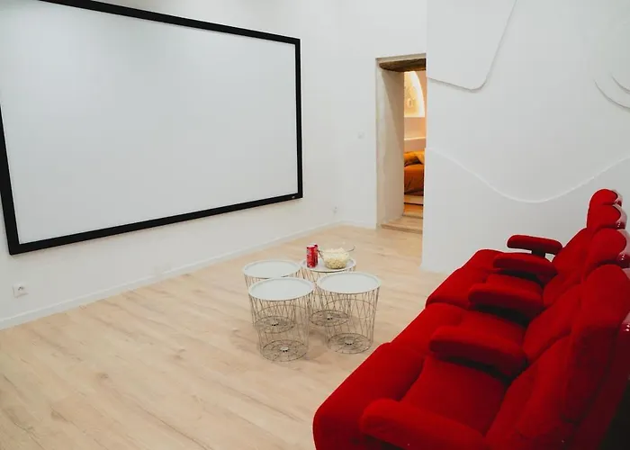 Cinema Lune Apartment *